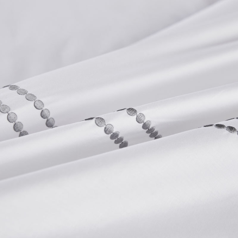 Set lenjerie de pat 100% bumbac 300TC brodat cu puncte Set lenjerie de pat 100% bumbac 300TC brodat cu puncte