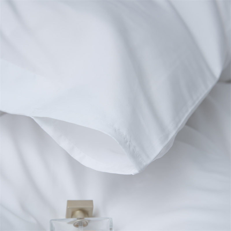 Set lenjerie de pat din țesătură 100% poliester 135 g/m² pentru hotel economic Set lenjerie de pat din țesătură 100% poliester 135 g/m² pentru hotel economic