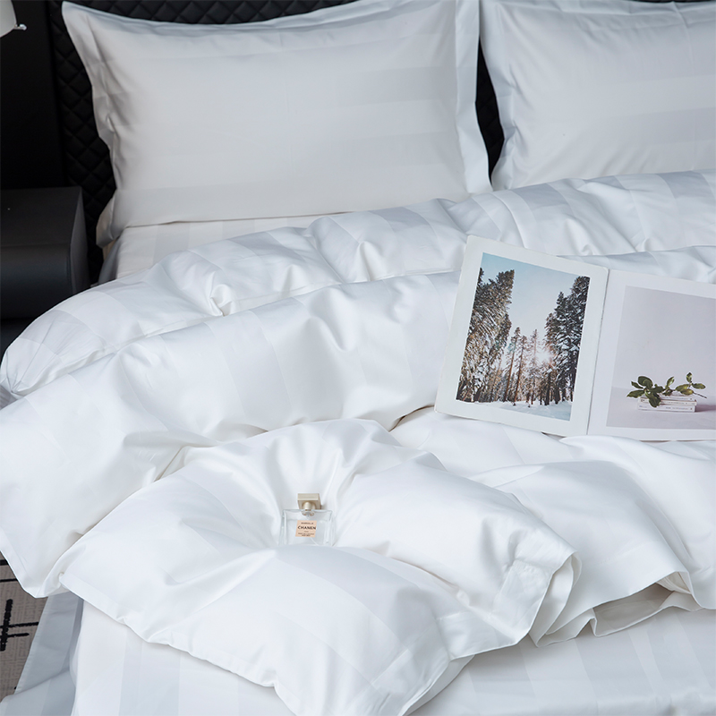 Set de lenjerie de pat de hotel cu cinci stele, cu dungi de satin de 7 cm, alb uni, 750TC, 100% bumbac Set de lenjerie de pat de hotel cu cinci stele, cu dungi de satin de 7 cm, alb uni, 750TC, 100% bumbac