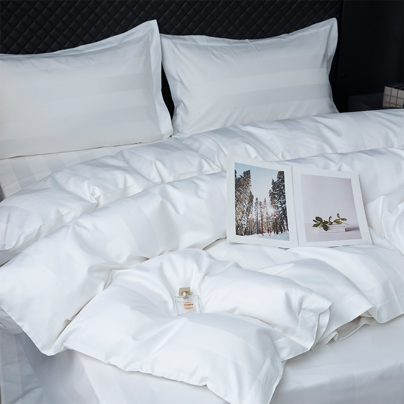 Set de lenjerie de pat de hotel cu cinci stele, cu dungi de satin de 7 cm, alb uni, 750TC, 100% bumbac Set de lenjerie de pat de hotel cu cinci stele, cu dungi de satin de 7 cm, alb uni, 750TC, 100% bumbac