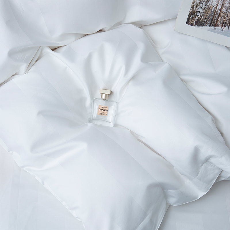 Set de lenjerie de pat de hotel cu cinci stele, cu dungi de satin de 7 cm, alb uni, 750TC, 100% bumbac Set de lenjerie de pat de hotel cu cinci stele, cu dungi de satin de 7 cm, alb uni, 750TC, 100% bumbac
