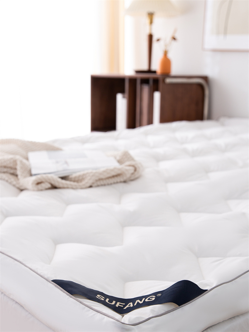 Topper pentru saltea cu umplutură cu microfibră Wave Quilting Design Topper pentru saltea cu umplutură cu microfibră Wave Quilting Design