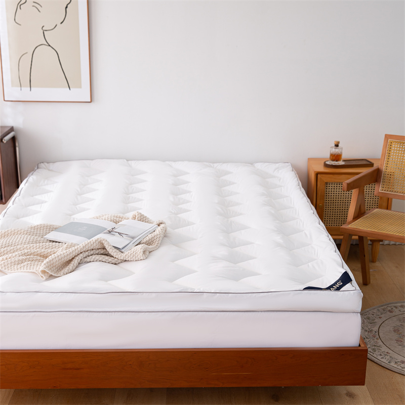 Topper pentru saltea cu umplutură cu microfibră Wave Quilting Design Topper pentru saltea cu umplutură cu microfibră Wave Quilting Design