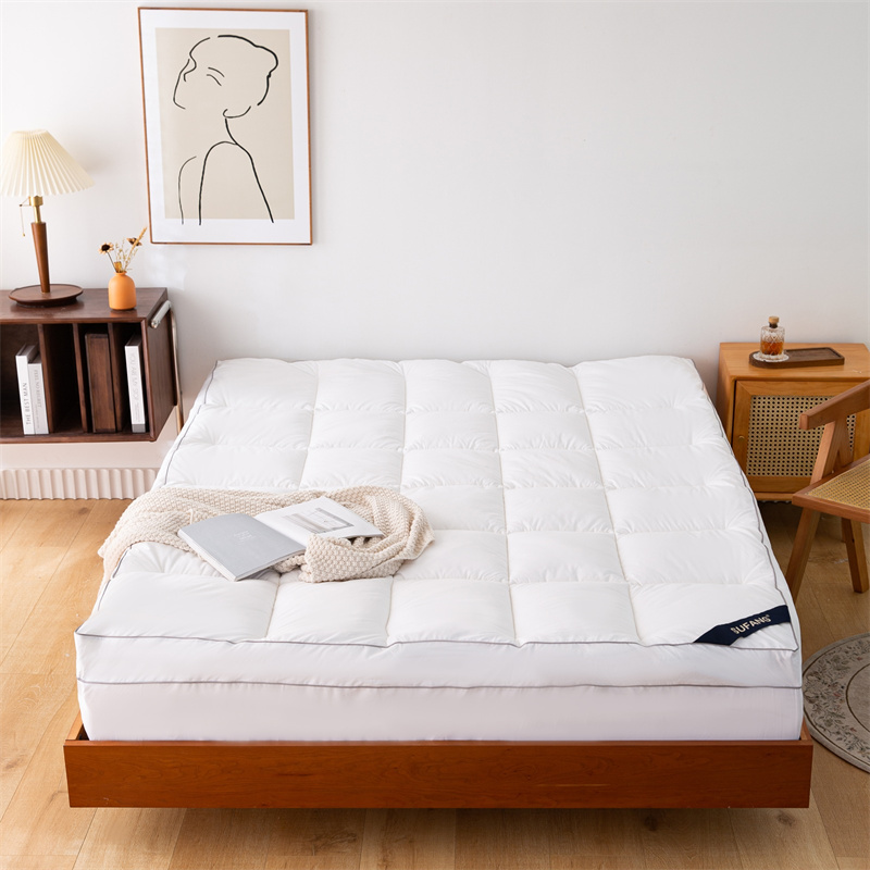 Check Quilt Umplutură cu microfibră 40s Suprioară pentru saltea din material textil Check Quilt Umplutură cu microfibră 40s Suprioară pentru saltea din material textil