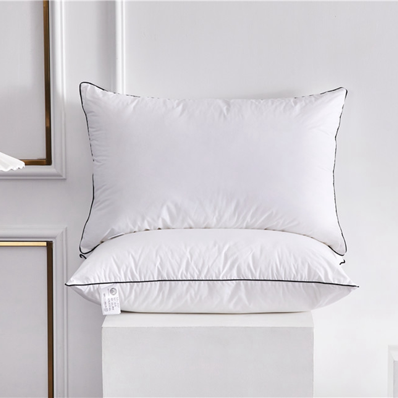 Cameră de oaspeți personalizată de hotel 100% bumbac Perne albe Perne cu umplutură din microfibră Cameră de oaspeți personalizată de hotel 100% bumbac Perne albe Perne cu umplutură din microfibră