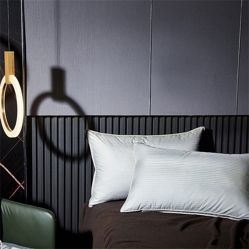 Pernă de umplutură din puf de rață cu trei straturi Pernă cu dungi din satin Pernă de umplutură din puf de rață cu trei straturi Pernă cu dungi din satin