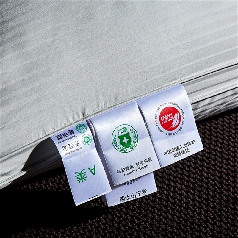 Pernă de umplutură din puf de rață cu trei straturi Pernă cu dungi din satin Pernă de umplutură din puf de rață cu trei straturi Pernă cu dungi din satin