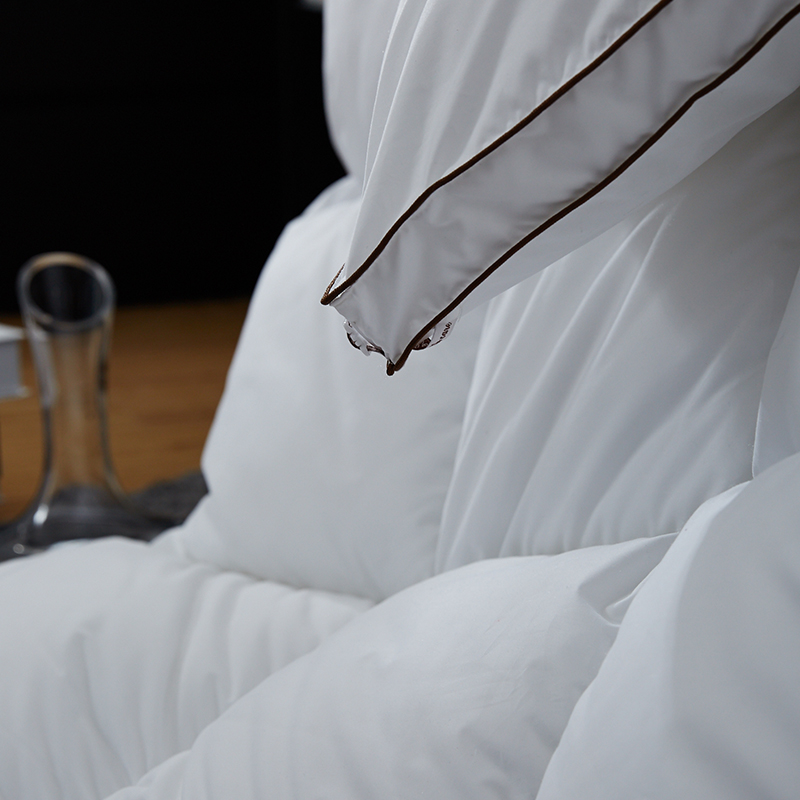 Pilotă moale și caldă din puf de rață, 100% bumbac Pilotă moale și caldă din puf de rață, 100% bumbac