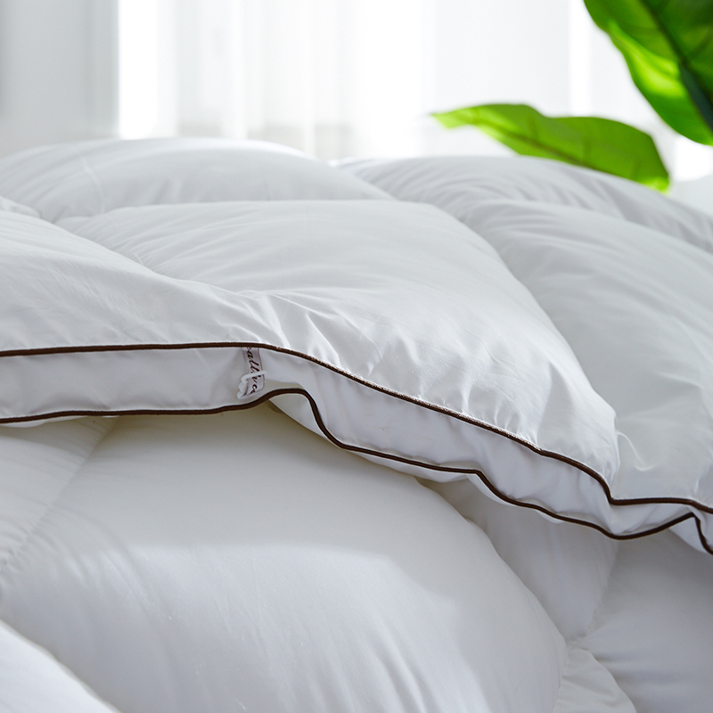 Pilotă moale și caldă din puf de rață, 100% bumbac Pilotă moale și caldă din puf de rață, 100% bumbac