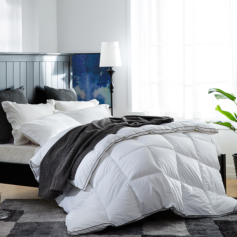 Pilotă moale și caldă din puf de rață, 100% bumbac Pilotă moale și caldă din puf de rață, 100% bumbac