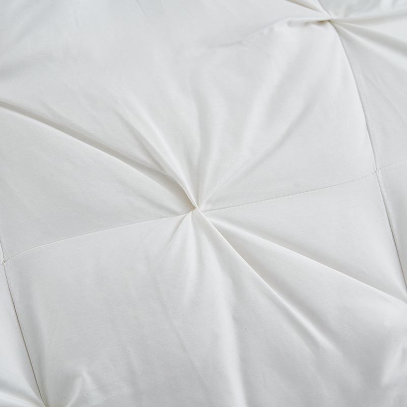 Pernă cu umplutură din puf de gâscă cu tehnologie răsucită Pernă cu umplutură din puf de gâscă cu tehnologie răsucită