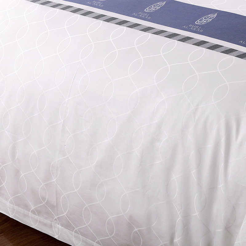 Set de lenjerie de pat 100% bumbac cu logo personalizat vopsit cu fire Set de lenjerie de pat 100% bumbac cu logo personalizat vopsit cu fire