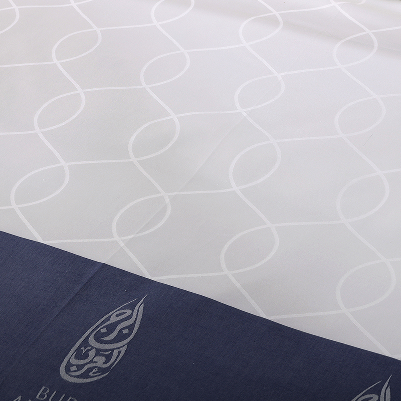 Set de lenjerie de pat 100% bumbac cu logo personalizat vopsit cu fire Set de lenjerie de pat 100% bumbac cu logo personalizat vopsit cu fire