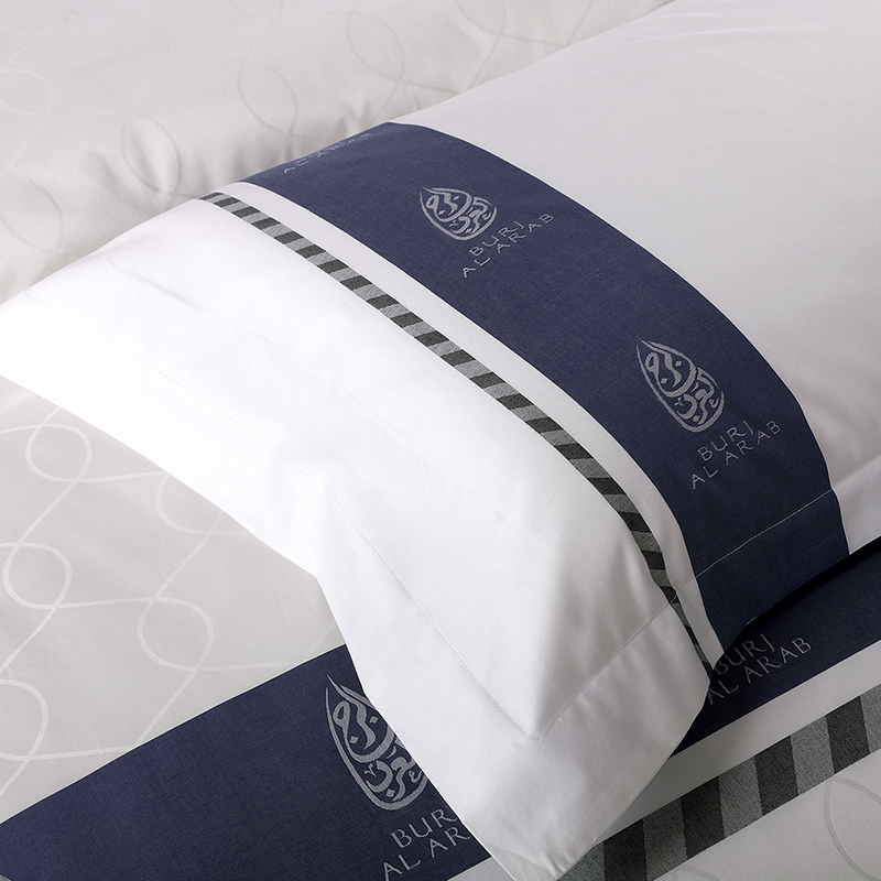 Set de lenjerie de pat 100% bumbac cu logo personalizat vopsit cu fire Set de lenjerie de pat 100% bumbac cu logo personalizat vopsit cu fire